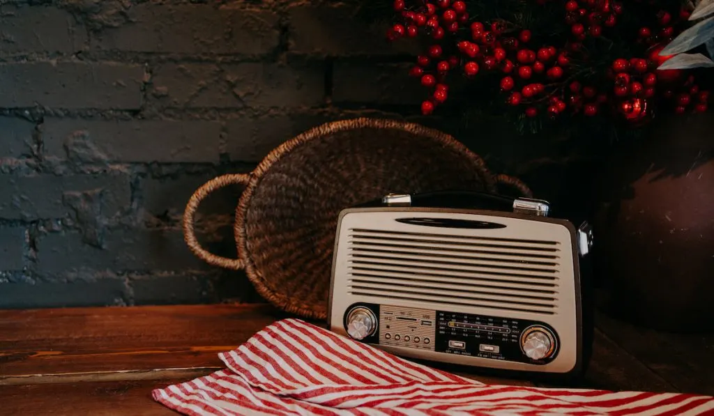 retro radio piece