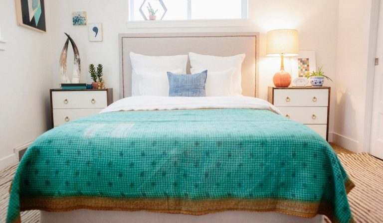 Staging a Bedroom With an Air Mattress: How to Do It Right